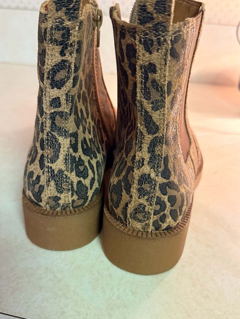 Lucky Brand RESSY Leopard Print Leather Chelsea Block Heel Ankle Boots Size 8.5M - Picture 4 of 6